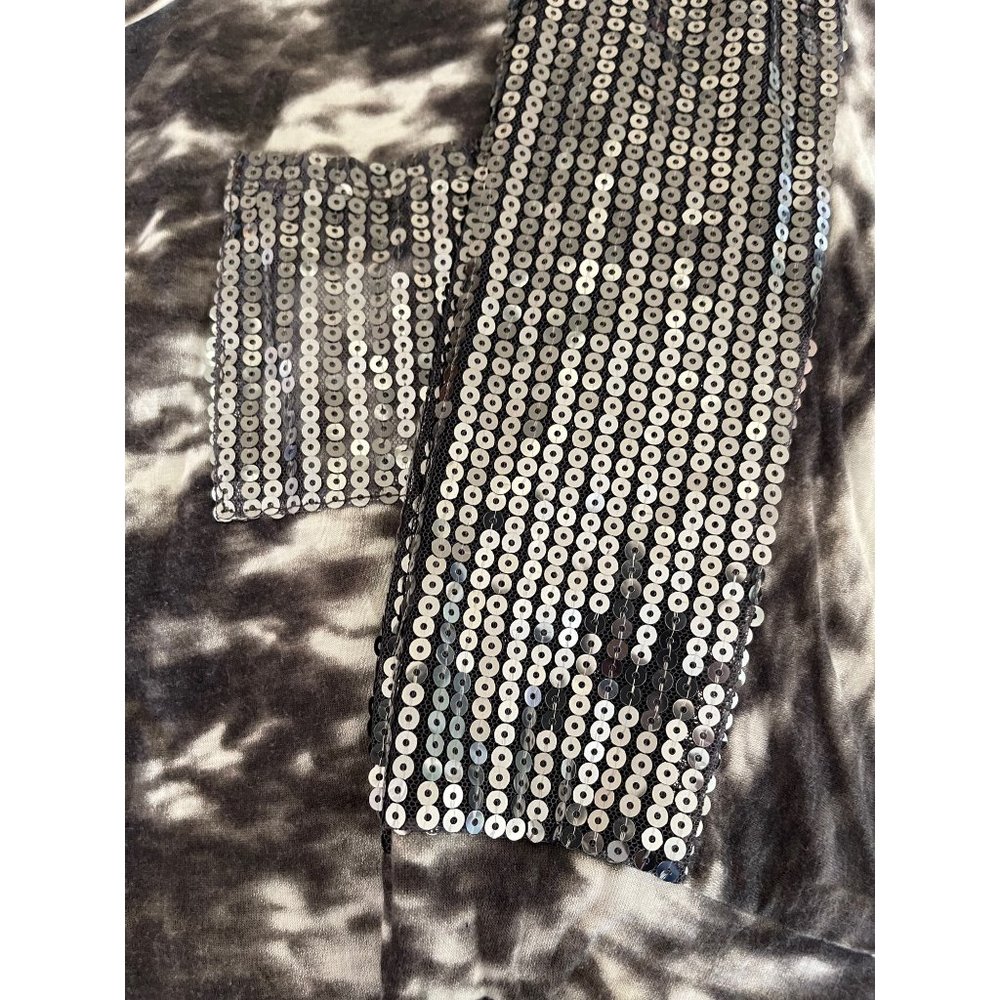 Day Trip Gray/White Abstract Tie Dye Sequin Accented Pockets & 3/4 Sleeve Top - Picture 8 of 11